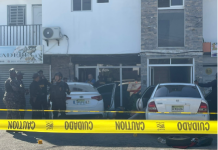 Familiares de uno de los fallecidos en Santiago niegan versión policial y dicen le colocaron pistola