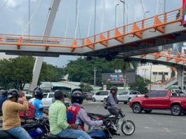 Pocos respetan la prohibición de girar a la izquierda en intersecciones