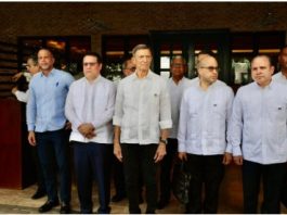 Embajador de Estados Unidos en Haití y Roberto Álvarez se reúnen en la frontera