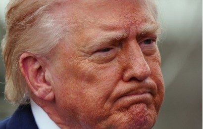 «Reducir» la guerra, pero enviar más tropas: los mensajes contradictorios de Trump sobre Irán