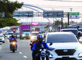 Industriales piden analizar el impacto para empresas que vehículos de carga circulen de noche