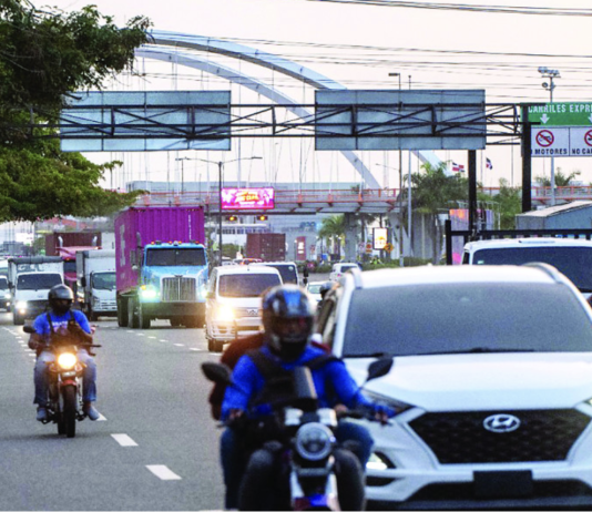 Industriales piden analizar el impacto para empresas que vehículos de carga circulen de noche
