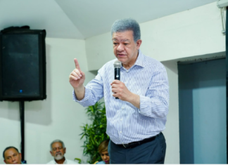 Oposición presiona por canasta petrolera: Leonel Fernández demanda rebaja en combustibles ante caída del crudo a US$70