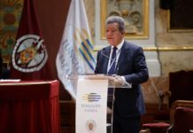 Leonel Fernández respalda el derecho de los países a deportar migrantes en situación irregular