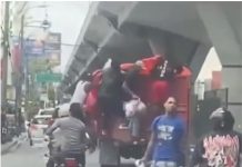 Motoristas y personas a pie asaltan camión del Plan Social de la Presidencia
