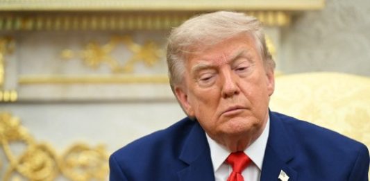 Trump asegura que el estrecho de Ormuz podría reabrirse «pronto» en medio de negociaciones