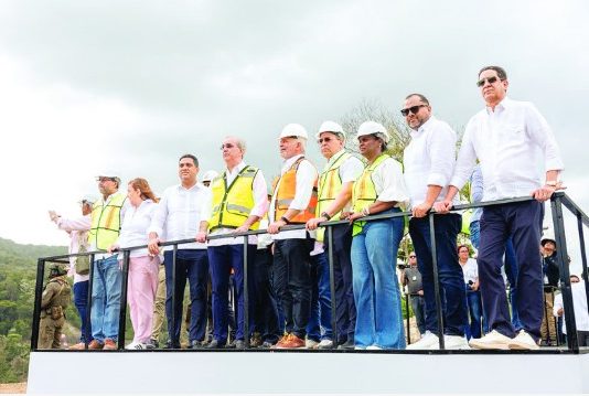 El presidente Abinader inspecciona los avances en la reconstrucción de la Presa de Guaigüí en La Vega